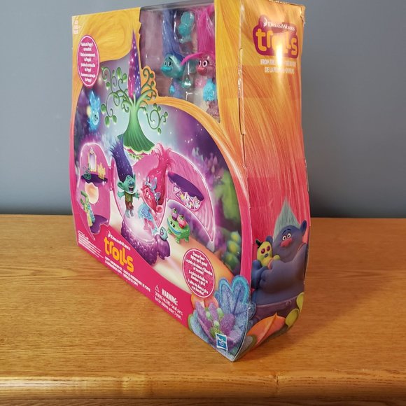 Trolls Poppy's Coronation Pod - Picture 2 of 3